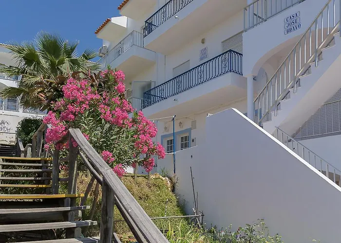 Casa Joao Bravo דירה *